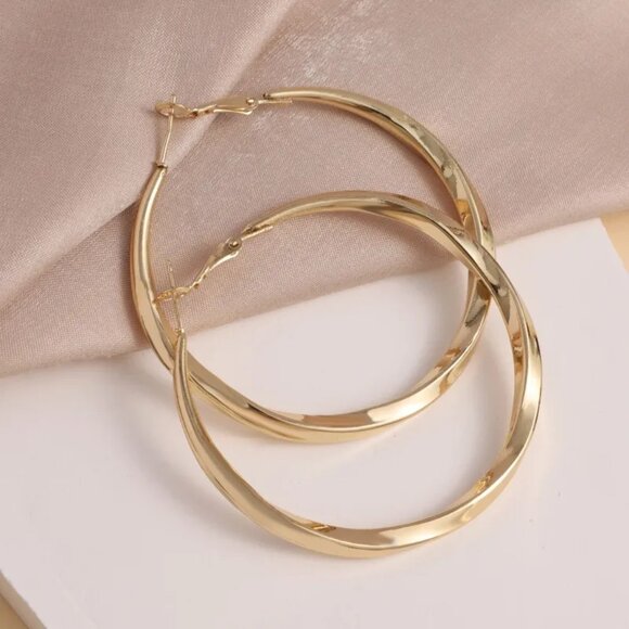 18K Gold Plated Hoop Earrings High Polish Finish Casual Commute Circle - Picture 4 of 6